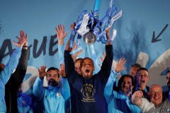 曼联战绩下滑，阿莫林面临帅位危机与战术质疑